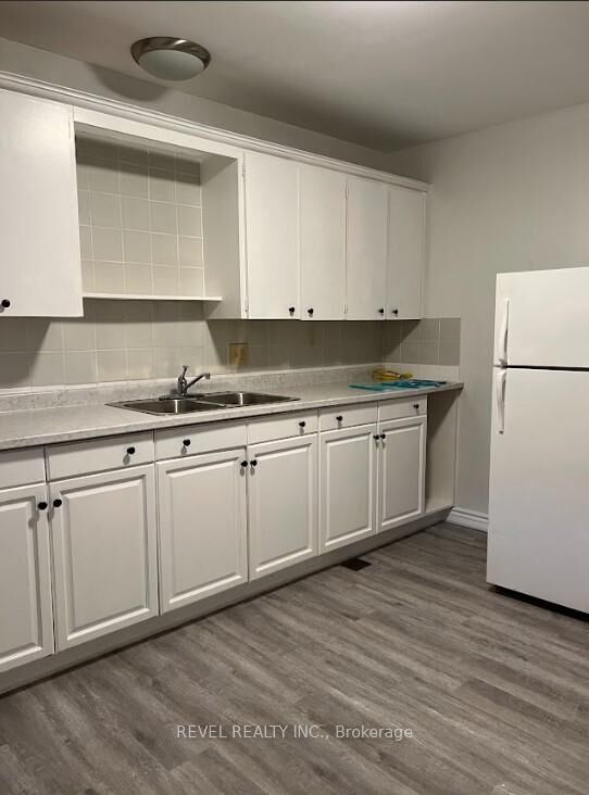 Property Photo: 3 Robinson Street 2 ON L3M 3C8