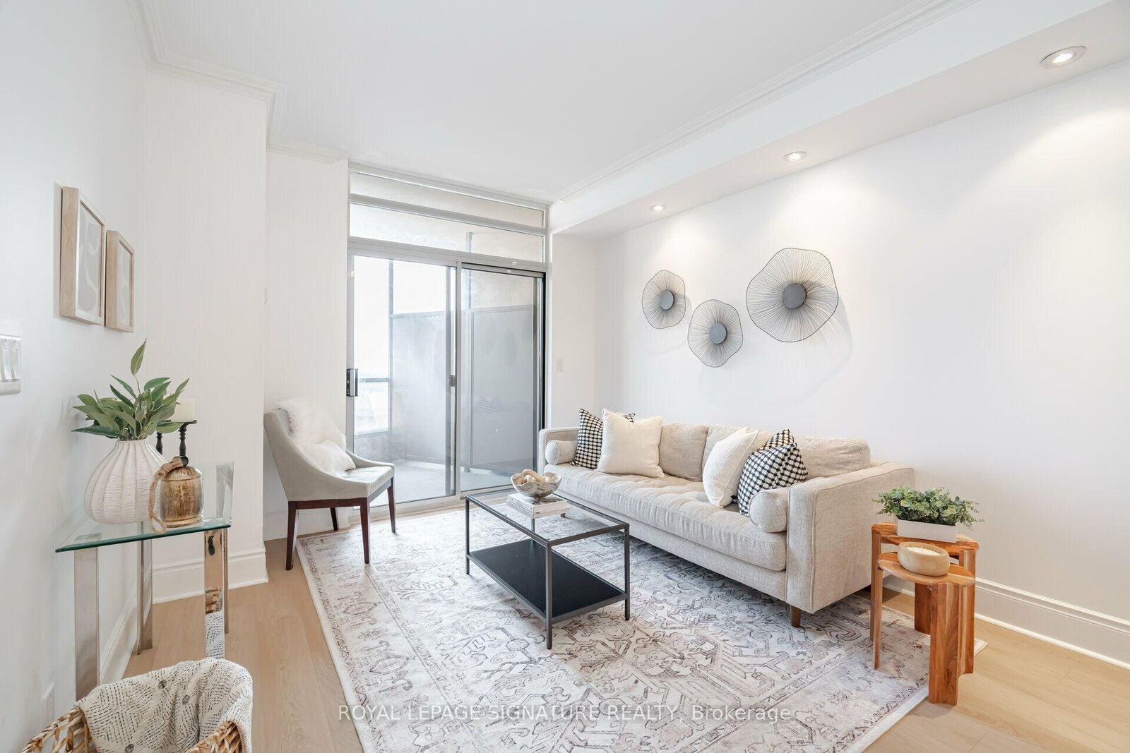 Property Photo:  3888 Duke Of York Boulevard 3028  ON L5B 4P5 