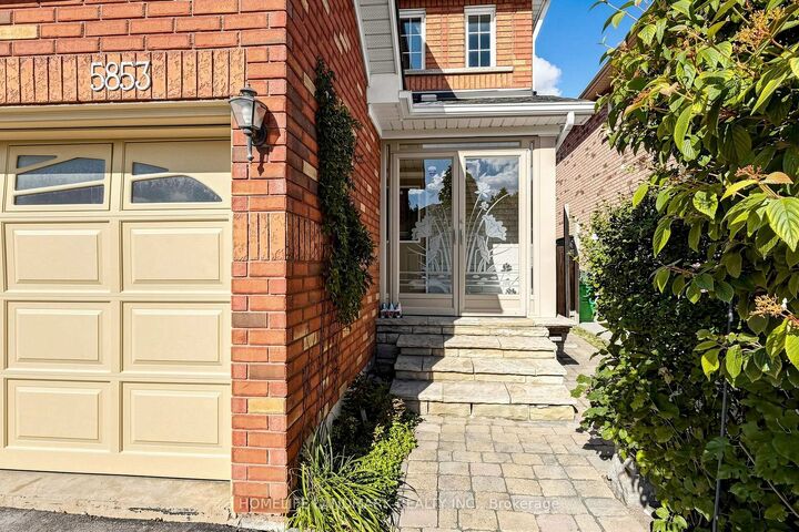 Property Photo:  5853 Swordsman Drive  ON L5M 6P4 