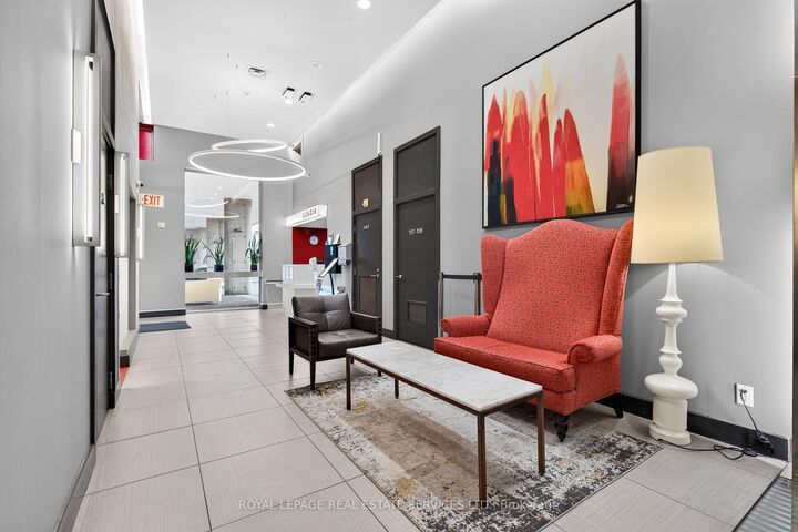 Property Photo:  1040 The Queensway N/A 215  ON M8Z 0A7 