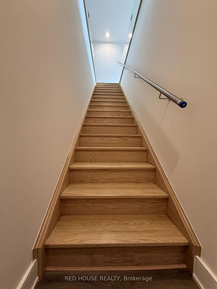 Property Photo:  212 Ellis Avenue  ON L2P 0H2 