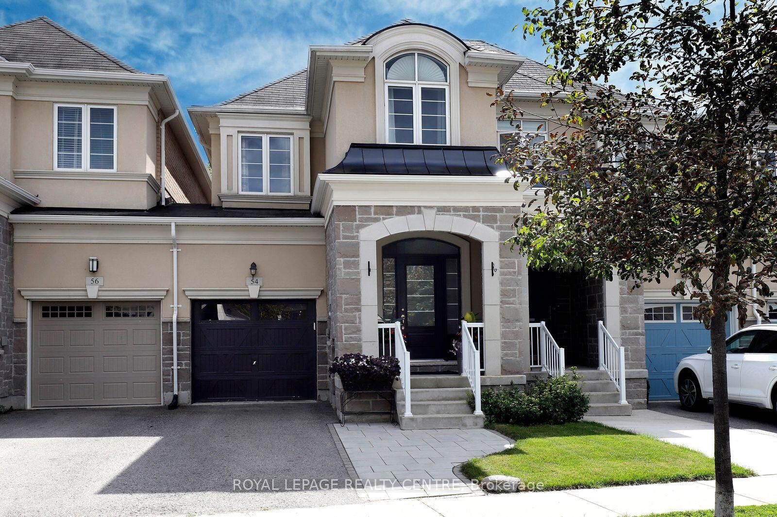 Property Photo:  54 Upper Canada Court  ON L7G 0L1 