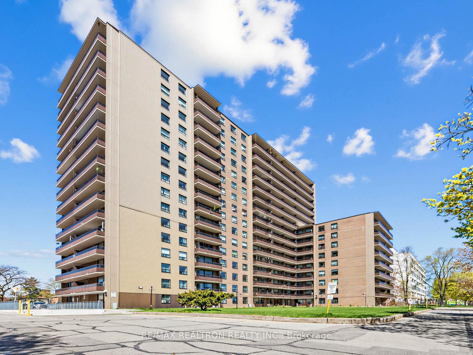 Property Photo:  180 Markham Road 501  ON M1M 2Z9 