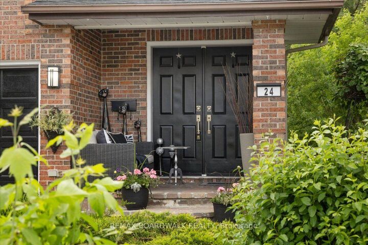 Property Photo:  24 Hackett Street  ON K1V 0P7 