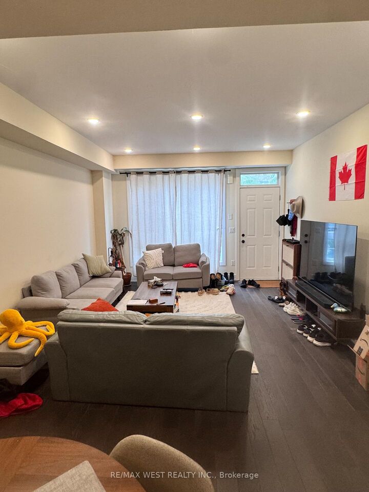 Property Photo:  3 Elsie Lane 52  ON M6P 0B8 