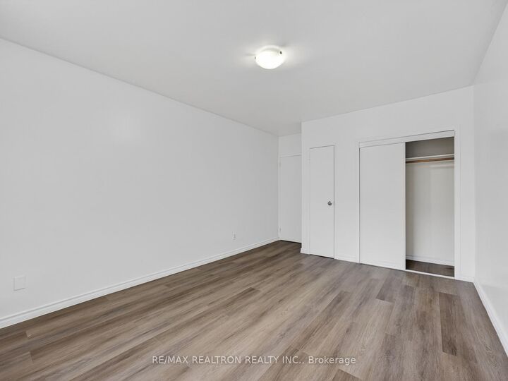 Property Photo:  275 Wentworth Street W 303  ON L1J 1N1 