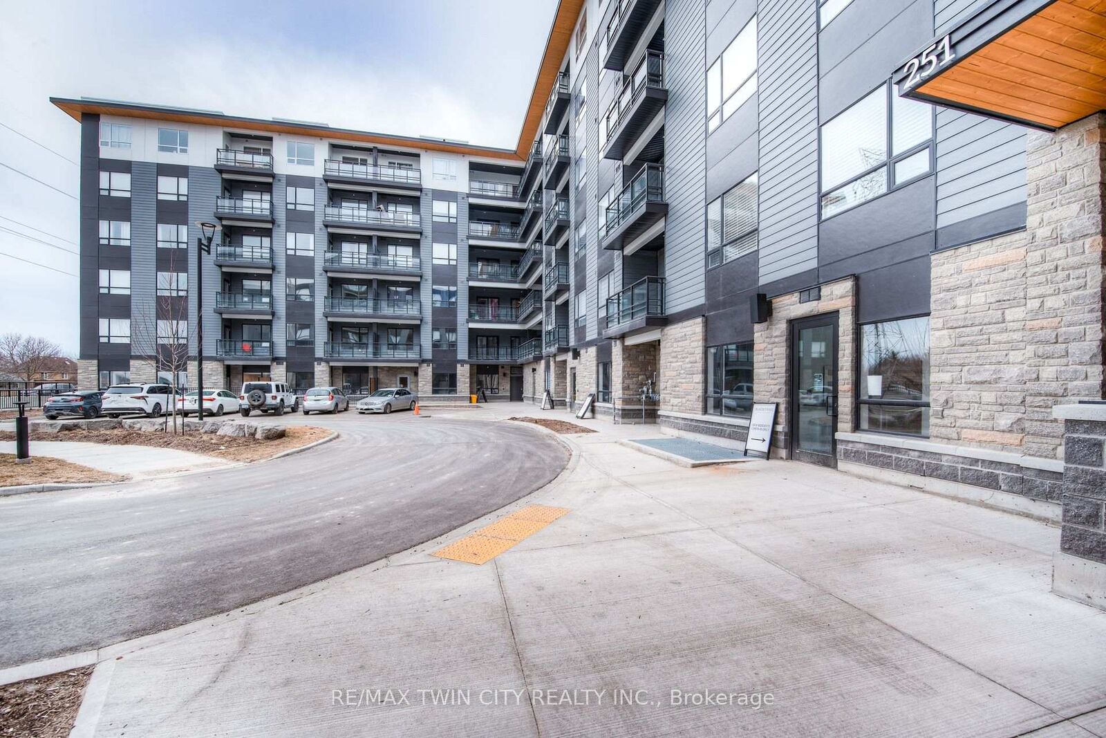 Property Photo:  251 Northfield Drive E 314  ON N2K 0G9 
