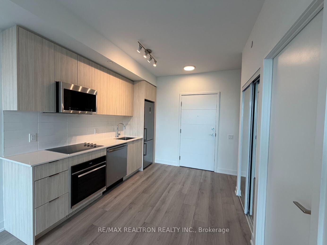 Property Photo:  20 Deans Drive 516  ON M1L 0J7 