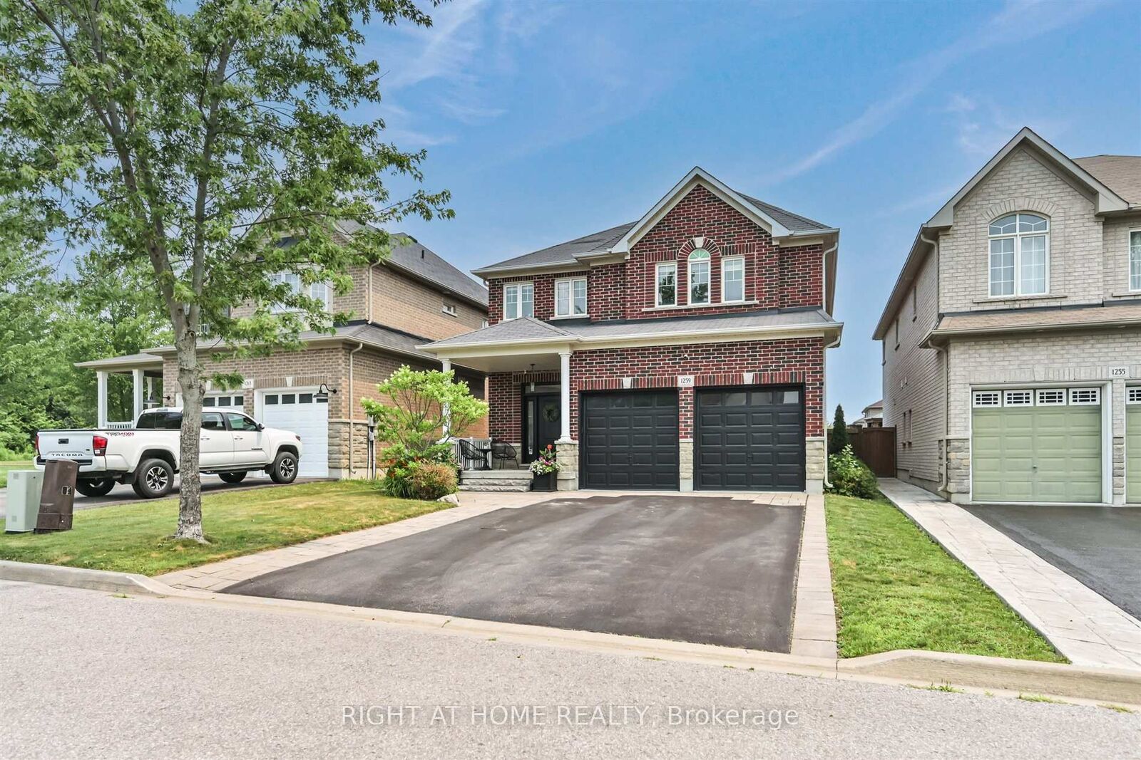Property Photo:  1259 Aldsworth Crescent  ON L1K 0S5 