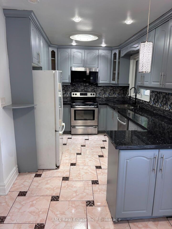 Property Photo:  14 Camperdown Avenue  ON M9R 3T4 