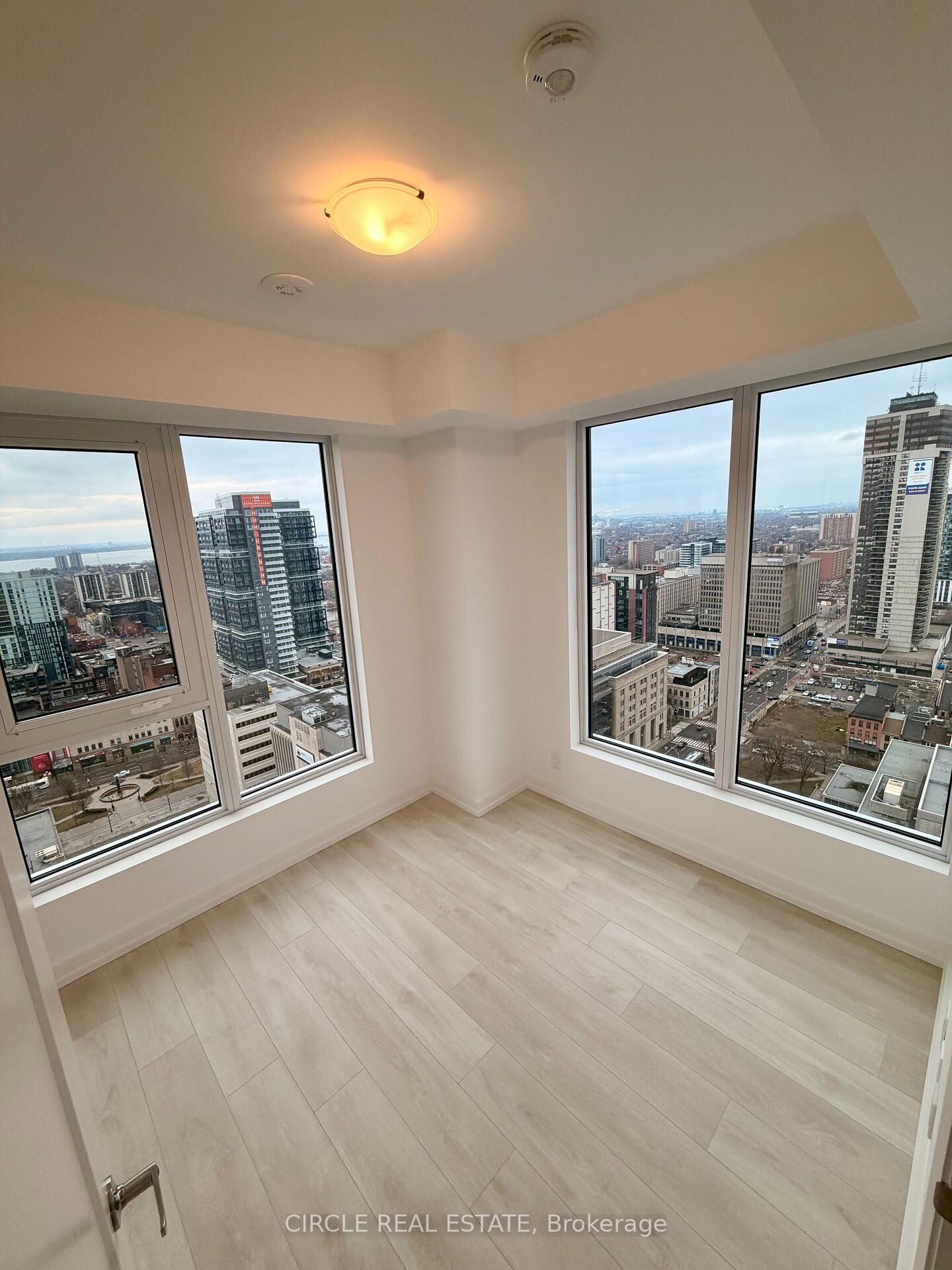 Property Photo:  75 James Street South Street S 2606  ON L8P 2T1 
