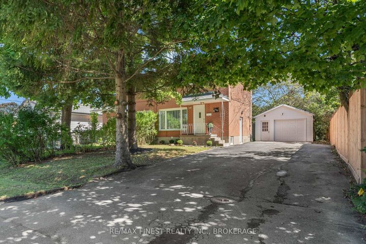 Property Photo:  330 Meadowcrest Road  ON K7M 3S3 