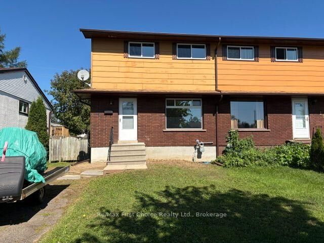 Property Photo:  137 Inglewood Crescent N  ON P7C 2E8 