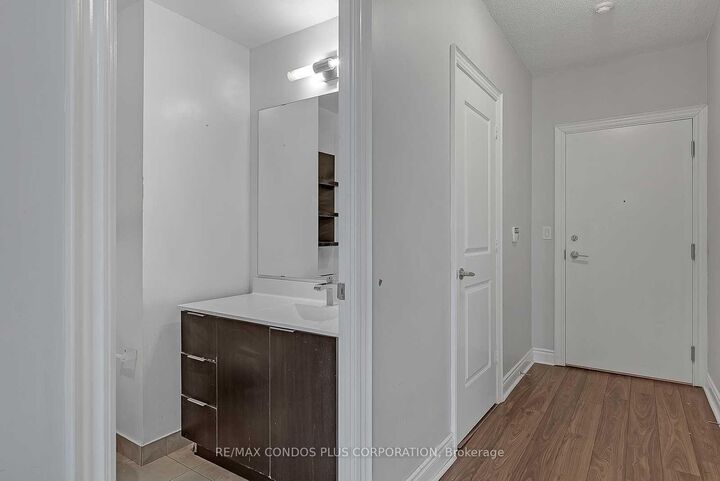 Property Photo:  16 Brookers Lane 1906  ON M8V 0A5 