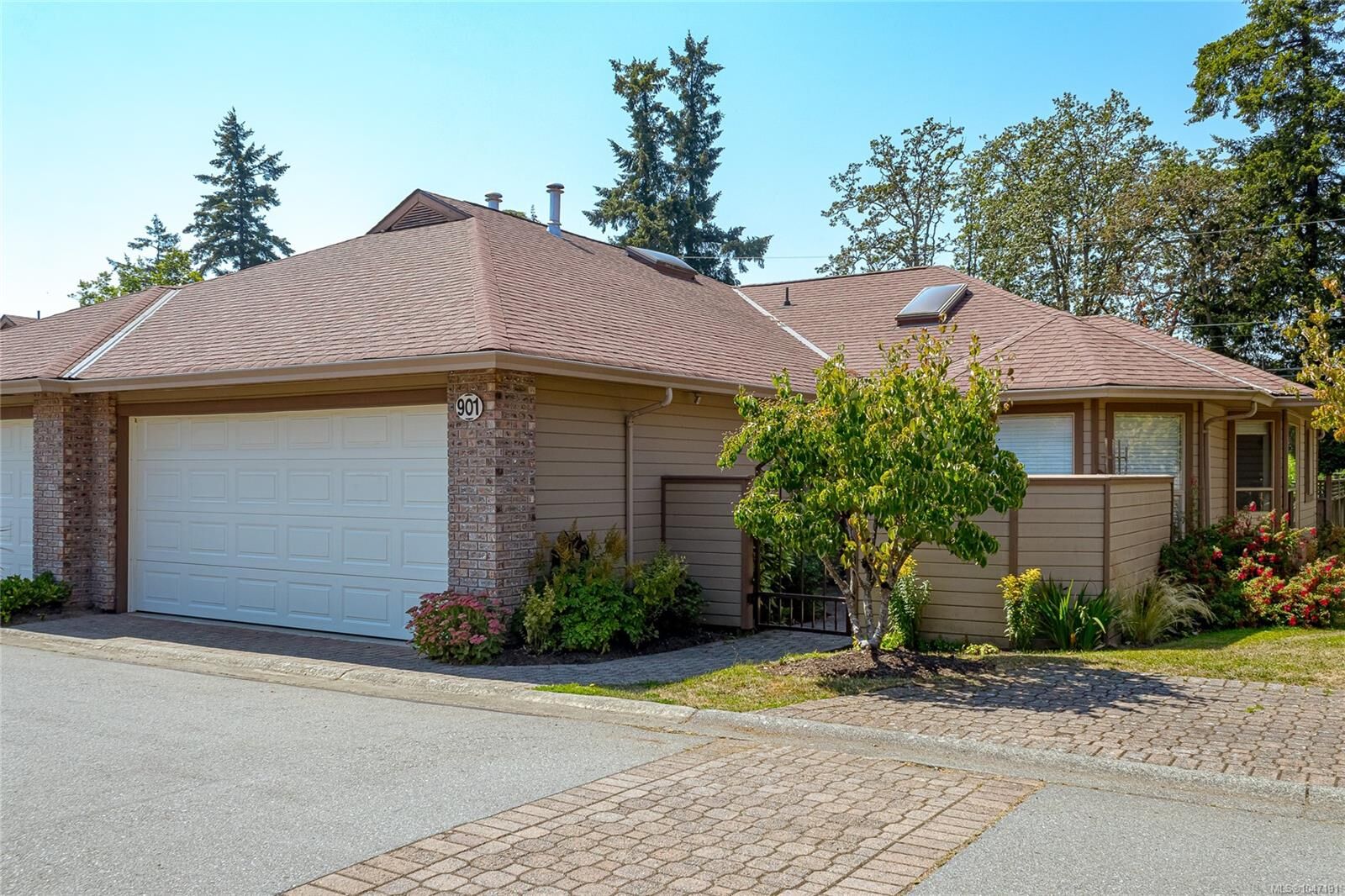 Property Photo:  4515 Pipeline Rd #901  BC V8Z 5M3 
