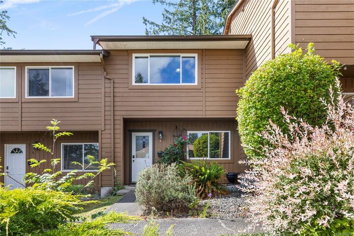 Property Photo:  855 Howard Ave #6  BC V9R 5V4 