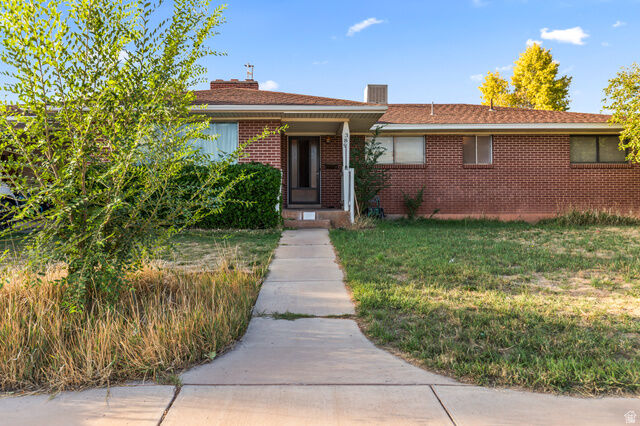 Property Photo: 389 W 400 N UT 84701