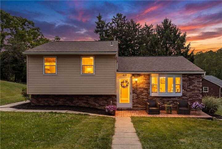 Property Photo: 419 Patsy Dr PA 15044
