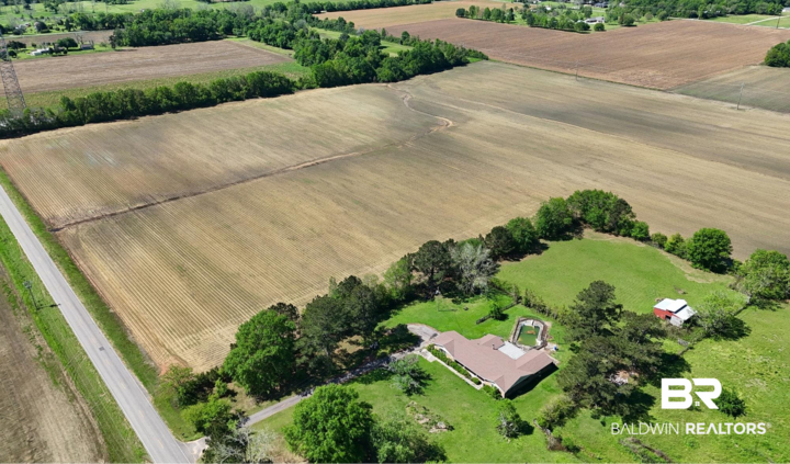 Property Photo: 20407 W Boulevard AL