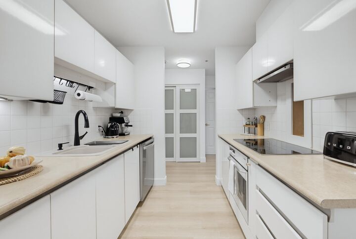 Property Photo:  15375 17 Avenue 203  BC V4A 1T8 