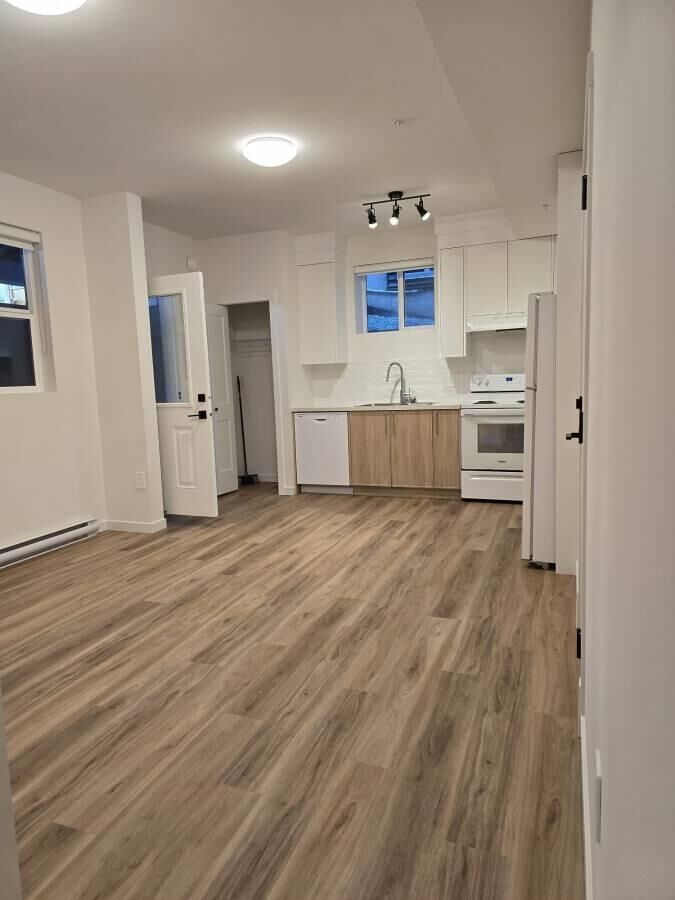 Property Photo:  11246 251A St Suite  BC V2W 0K8 