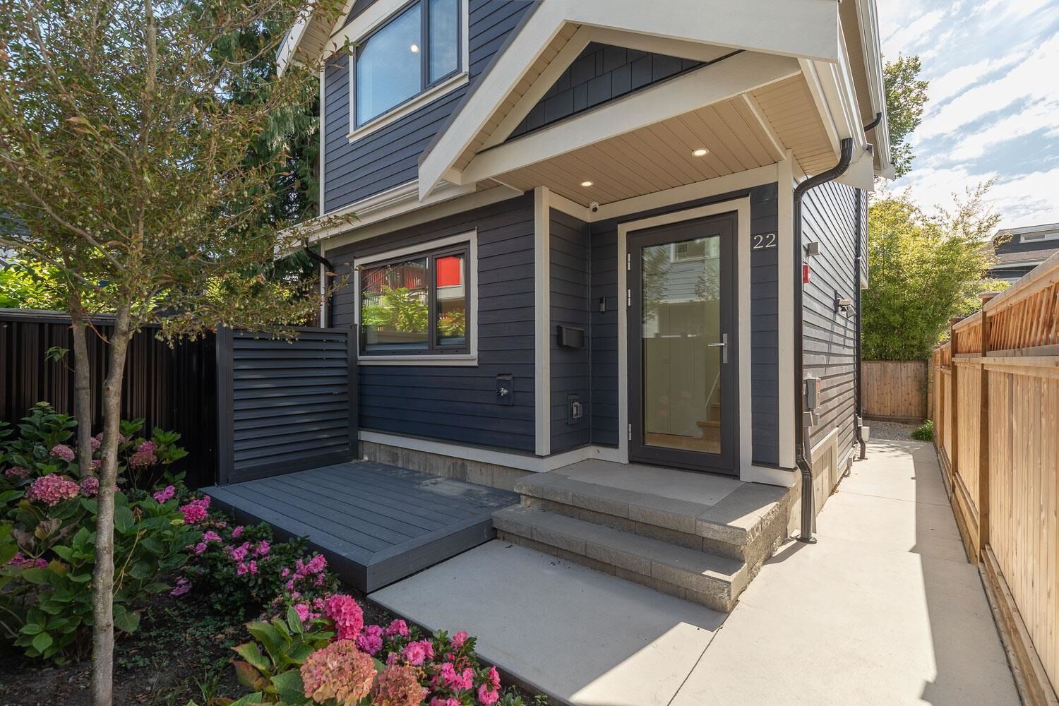 Property Photo:  22 W 14th Avenue  BC V5Y 1W6 
