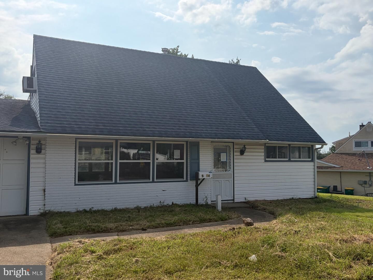Property Photo:  14 Circle Road  PA 19057 