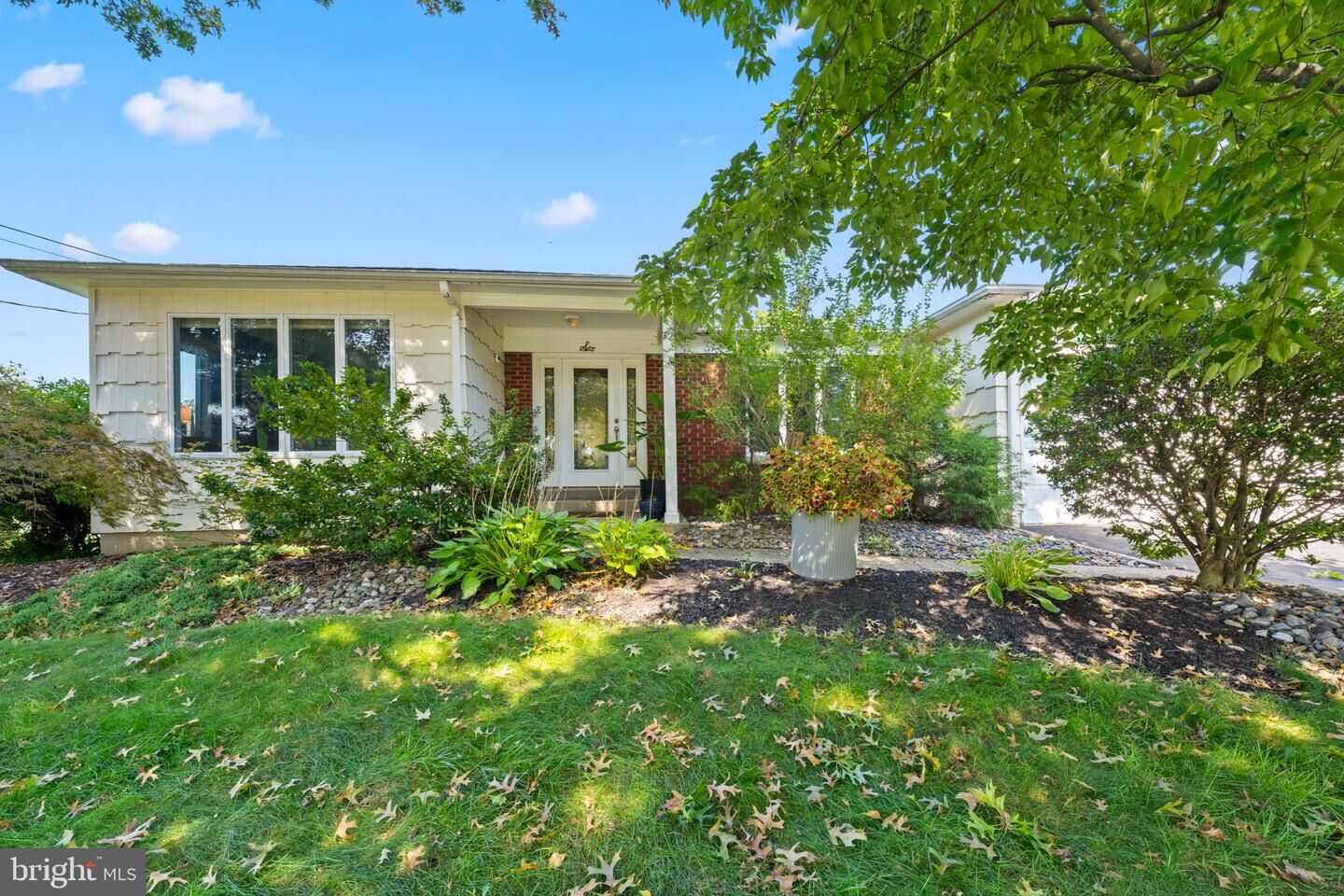Property Photo:  6 Martin Lane  NJ 08619 