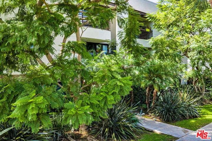 Property Photo: 1144 12th St, Unit 307 CA 90403