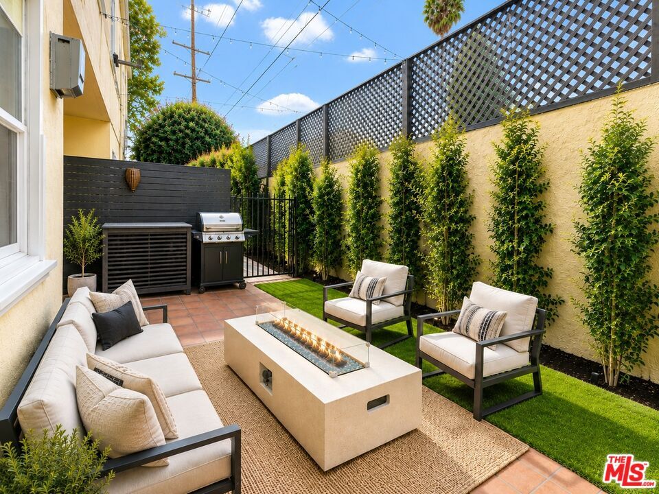 Property Photo:  1050 N Edinburgh Ave, Unit 103  CA 90046 