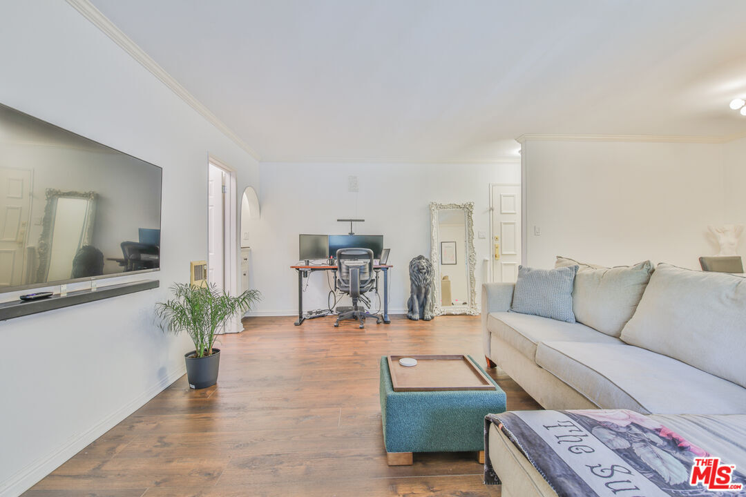 Property Photo: 625 N Flores St, Unit 102 CA 90048