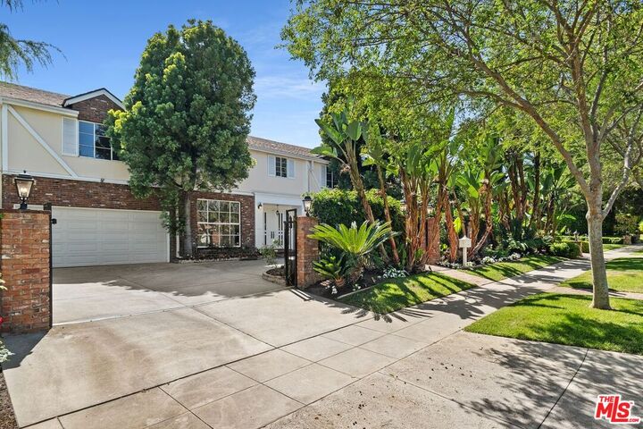 Property Photo:  517 N Elm Dr  CA 90210 