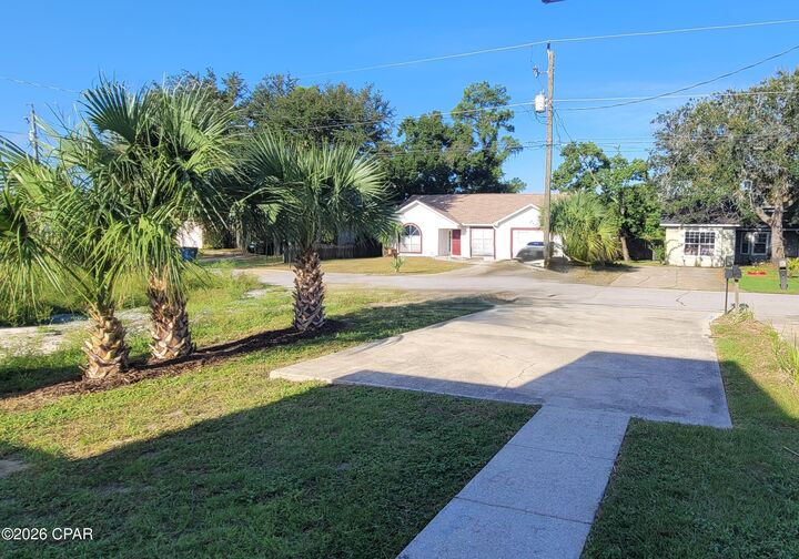 Property Photo:  1828 Lake Avenue  FL 32405 