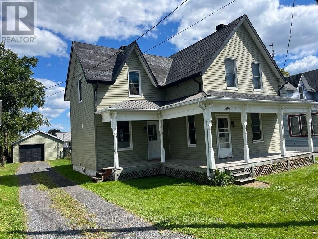 Property Photo:  609 East Street East  ON K0E 1E0 
