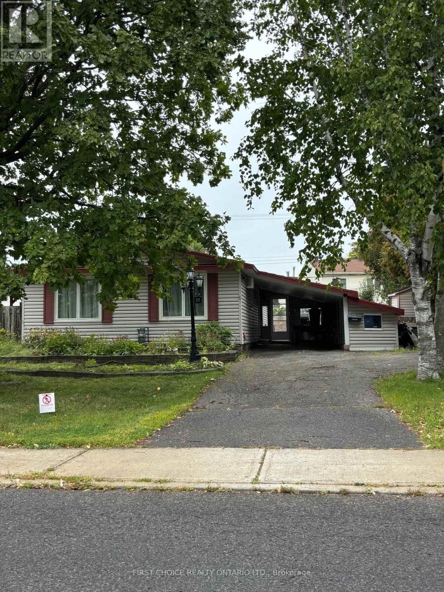 Property Photo:  337 Amiens Street  ON K1E 1N4 