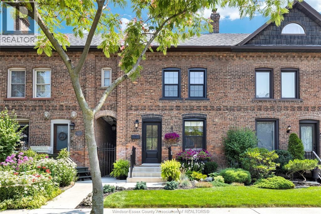 Property Photo:  864 Monmouth  ON N8Y 3L4 