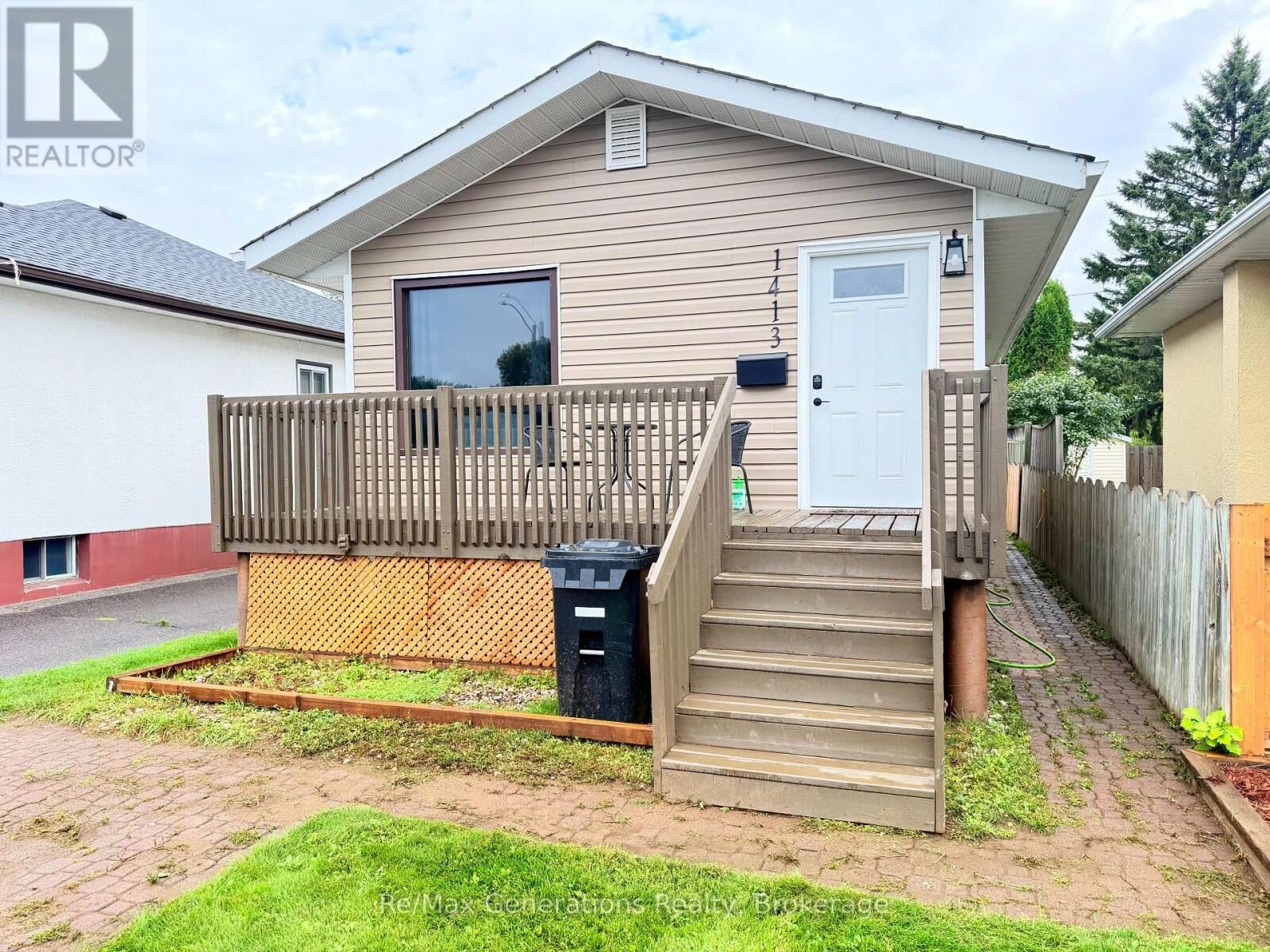 Property Photo:  1413 Francis Street West  ON P7E 4G5 
