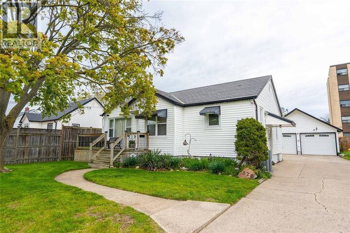 Property Photo: 826 Lynwood Avenue ON N7T 7A4