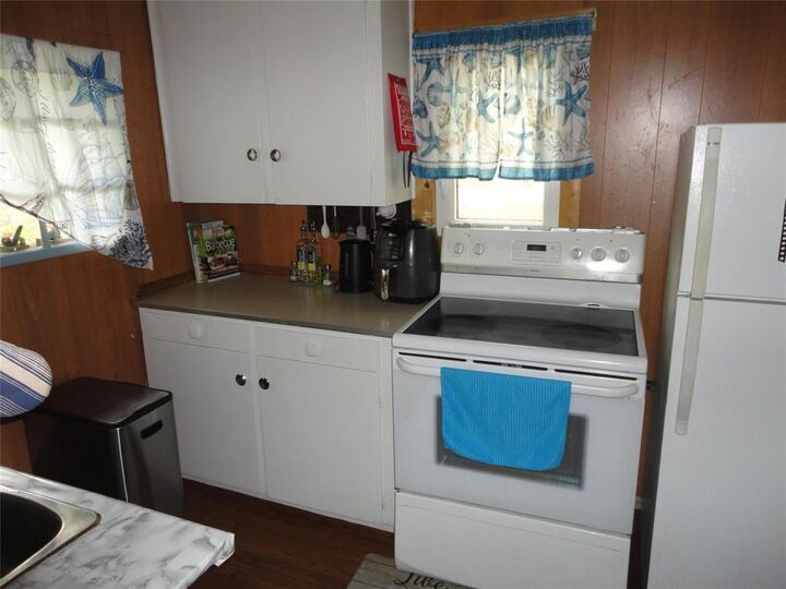 Property Photo: 185 6th Street MB R0C 1B0