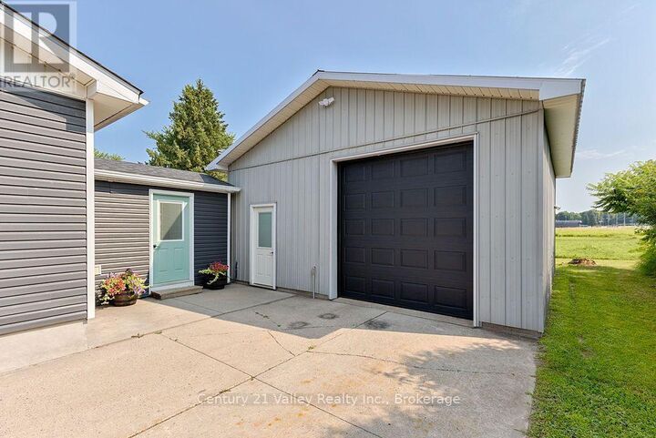 Property Photo:  785 Eighth Street  ON K7V 1B5 