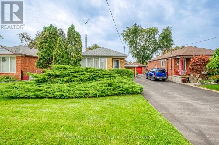 Property Photo: 13 Graylee Avenue ON M1J 1M5