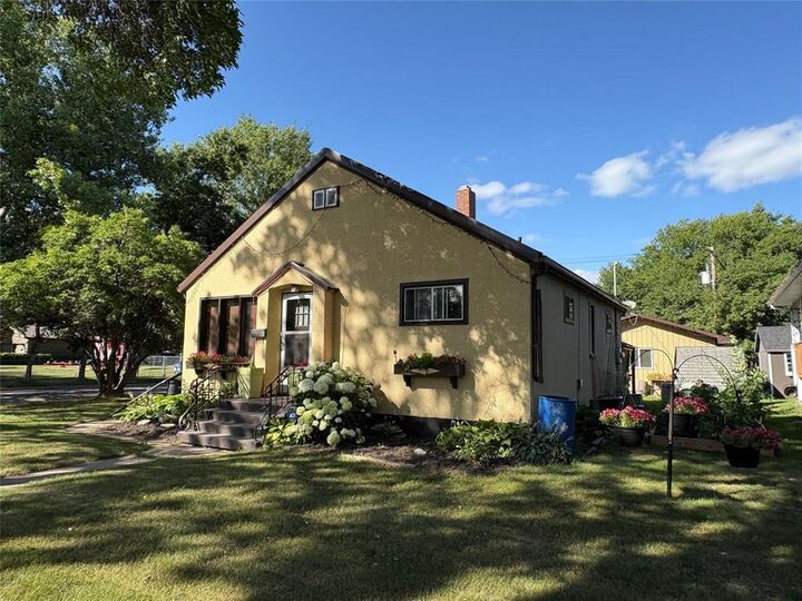 Photo de la propriété:  138 5th Avenue Southwest  MB R7N 1V4 