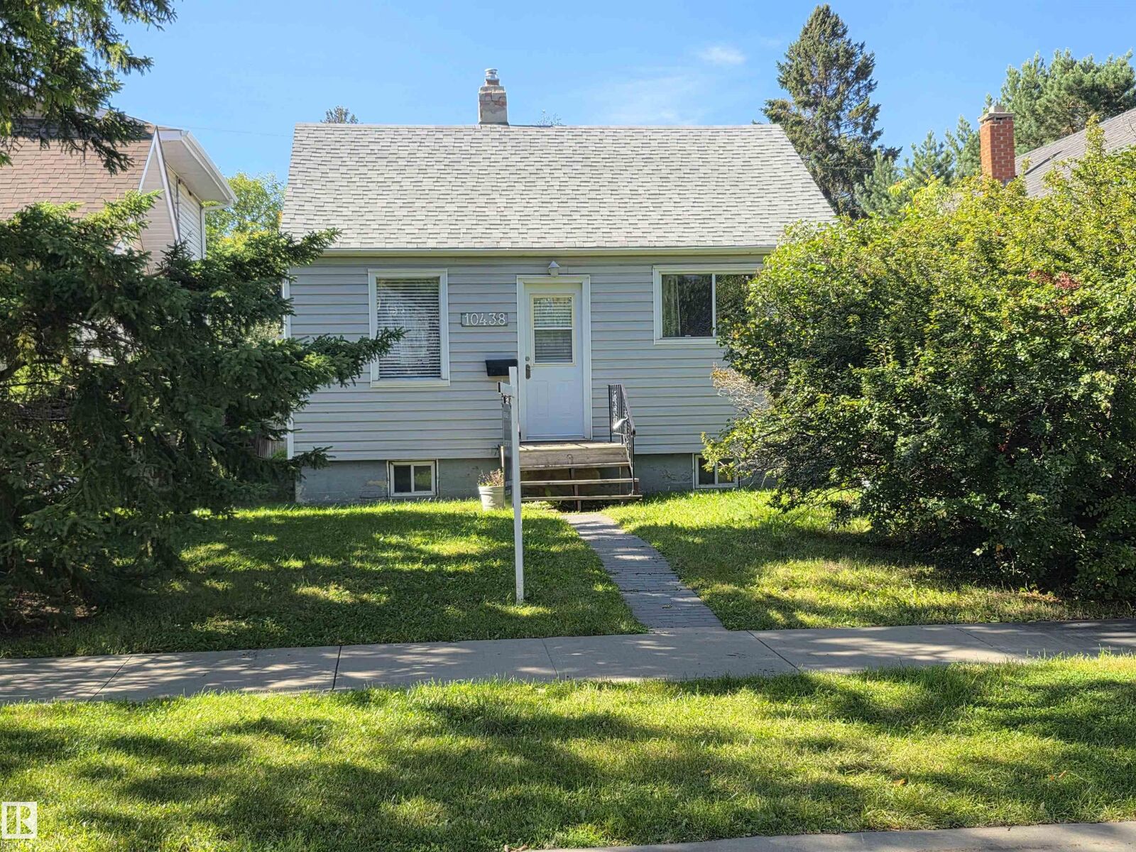 Property Photo:  10438 147 Street NW  AB T5N 3C5 
