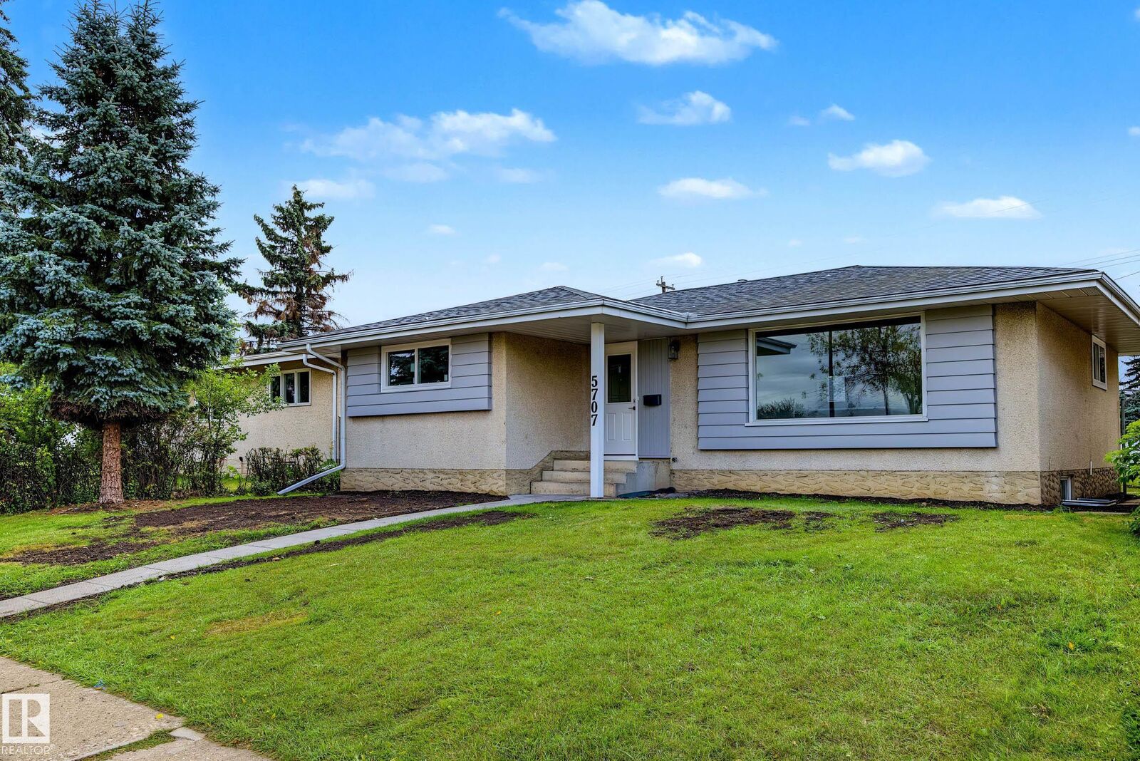 Property Photo: 5707 90 Avenue NW AB T6B 0P1