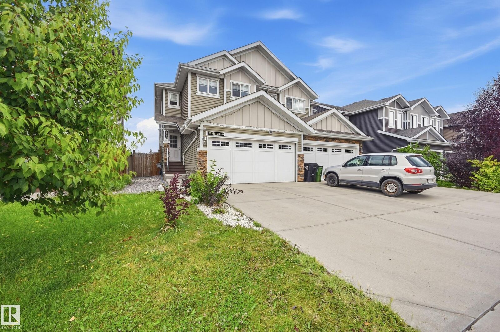 Property Photo:  941 Ebbers Crescent NW  AB T5Y 3T9 