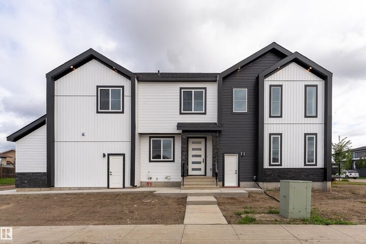 Property Photo:  84 Maple Crescent  AB T0A 1N0 