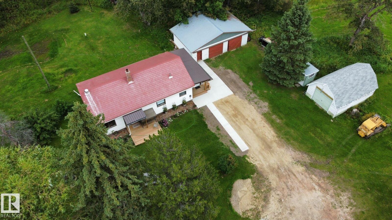 Property Photo:  53123 Rge Road 43  AB T0E 0A4 