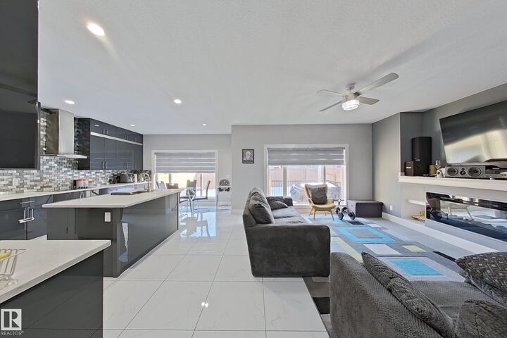 Property Photo:  3107 13 Avenue NW  AB T6T 0Z3 