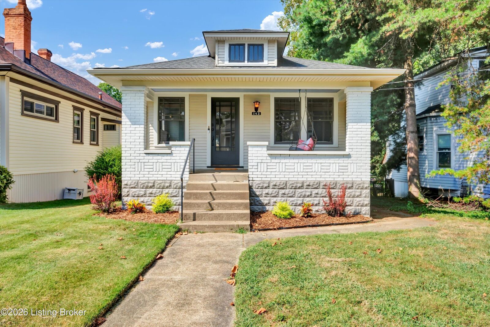 Property Photo: 142 N Birchwood Ave KY 40206