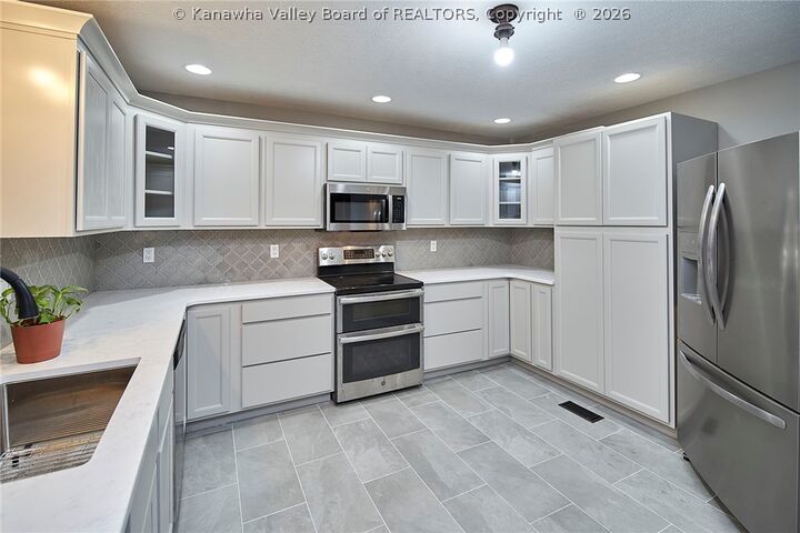 Property Photo:  424 Woodbridge Drive  WV 25311 
